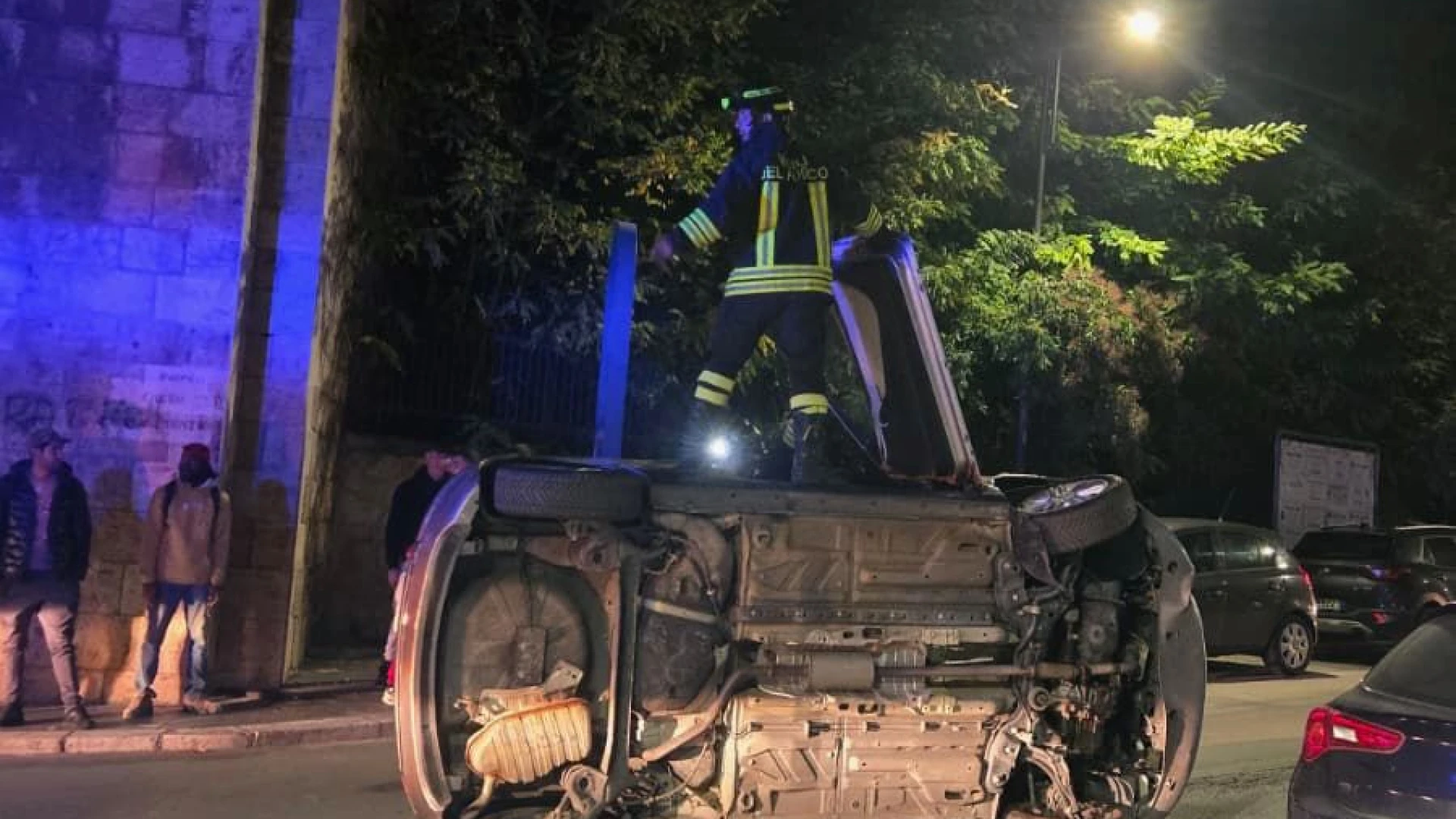 Isernia: auto si ribalta in Corso Risorgimento. Intervengono i Vigili del Fuoco.